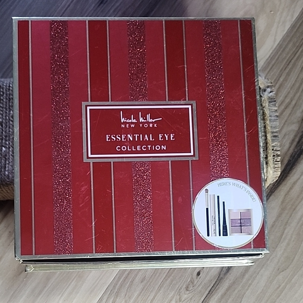 Nicole Miller Red Essential Eye Collection